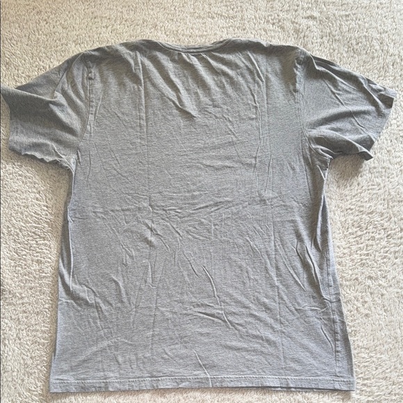 👕 Men’s Gray V-Neck T-Shirt – Size Large - Picture 5 of 5